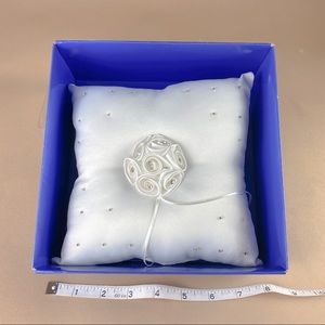 White ring bearer pillow 5603w!
